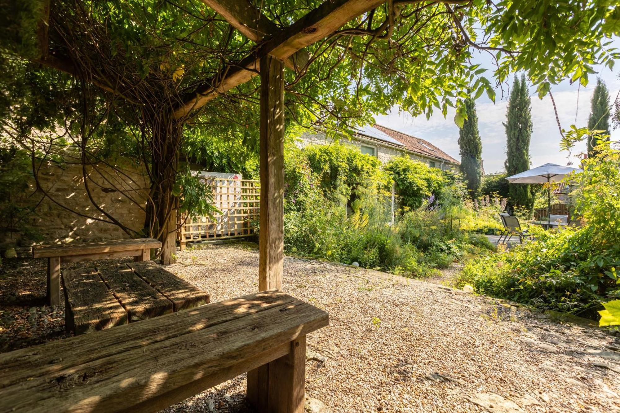 Noelle'S Cottages, The Barn 피커링 외부 사진